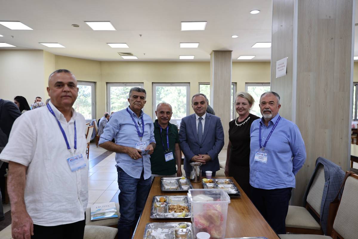 ERÜ MEZUNLARI YENİDEN KAMPÜSTE BİR ARAYA GELDİ