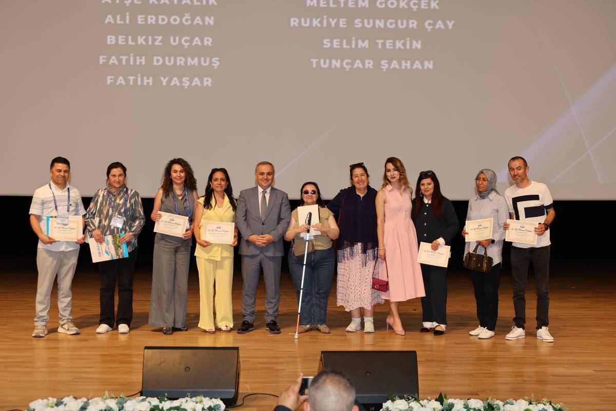 ERÜ MEZUNLARI YENİDEN KAMPÜSTE BİR ARAYA GELDİ