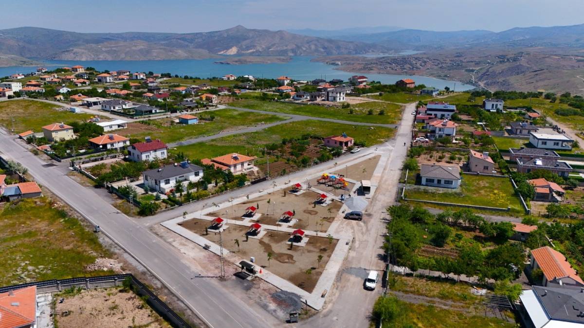 ÇEVRİL MAHALLESİ YENİ PARKINA KAVUŞUYOR