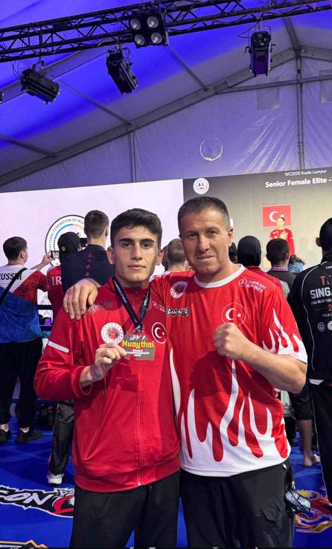 MUAYTHAİ SPORCULARINDAN DÜNYA ARENASINDA BÜYÜK ZAFER