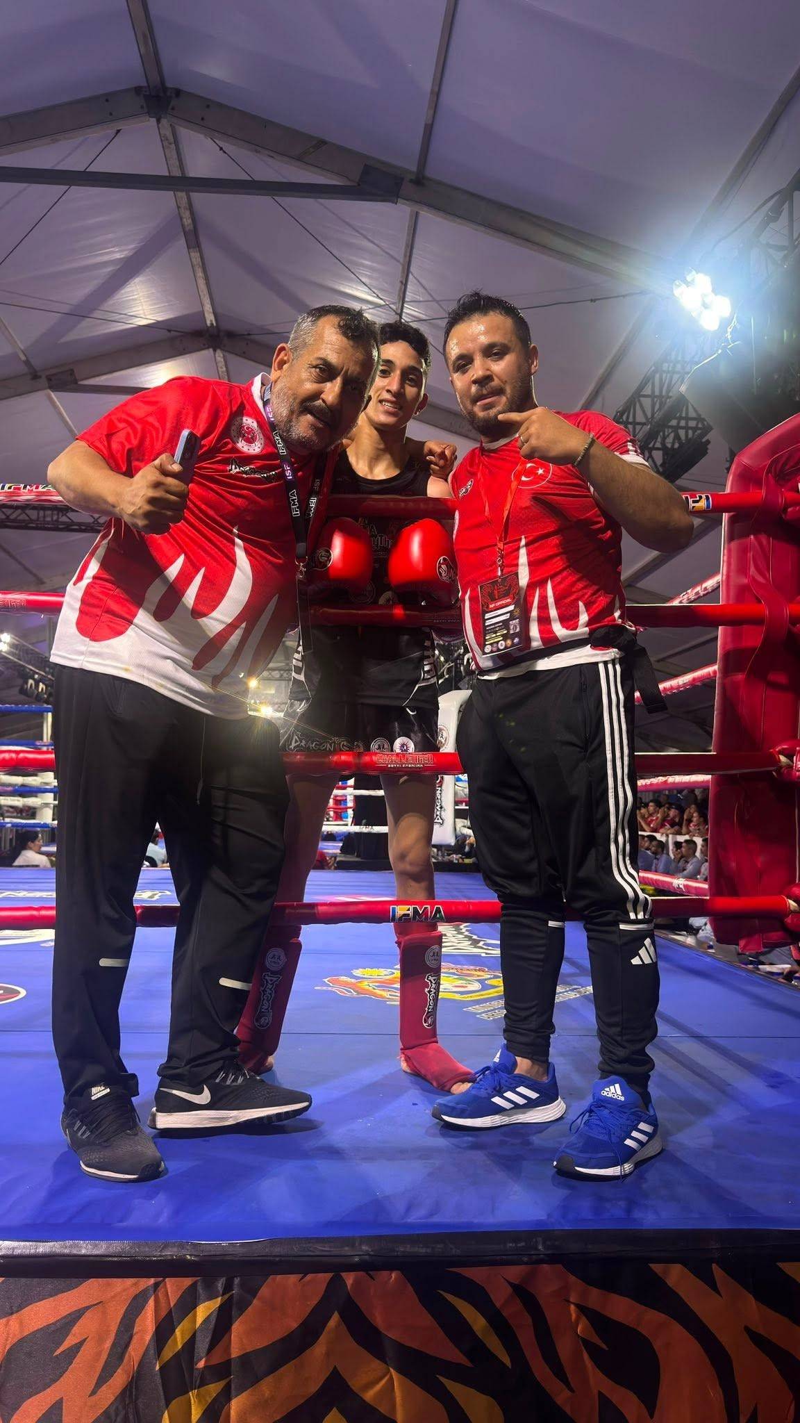 MUAYTHAİ SPORCULARINDAN DÜNYA ARENASINDA BÜYÜK ZAFER