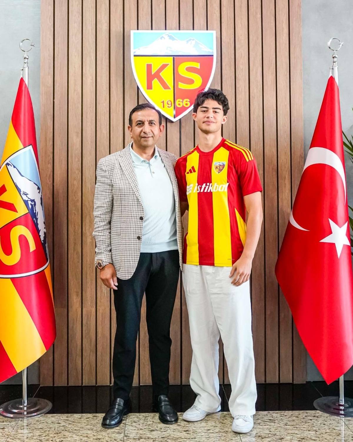 KAYSERİSPOR, KAYRA İLE SÖZLEŞME UZATTI