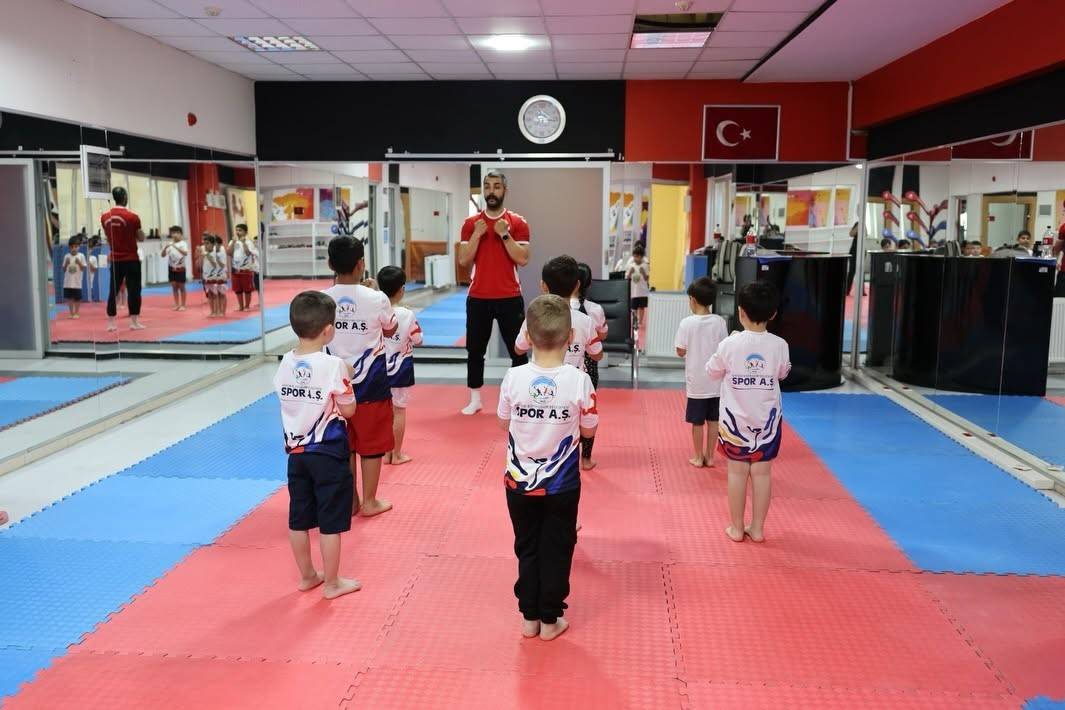 YAZ SPOR OKULLARI KAPILARINI AÇTI