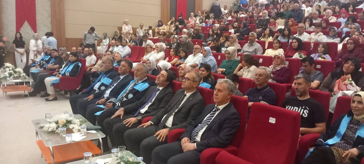 KAYÜ-DEVELİ İLAHİYAT FAKÜLTESİ İLK MEZUNLARINI VERDİ
