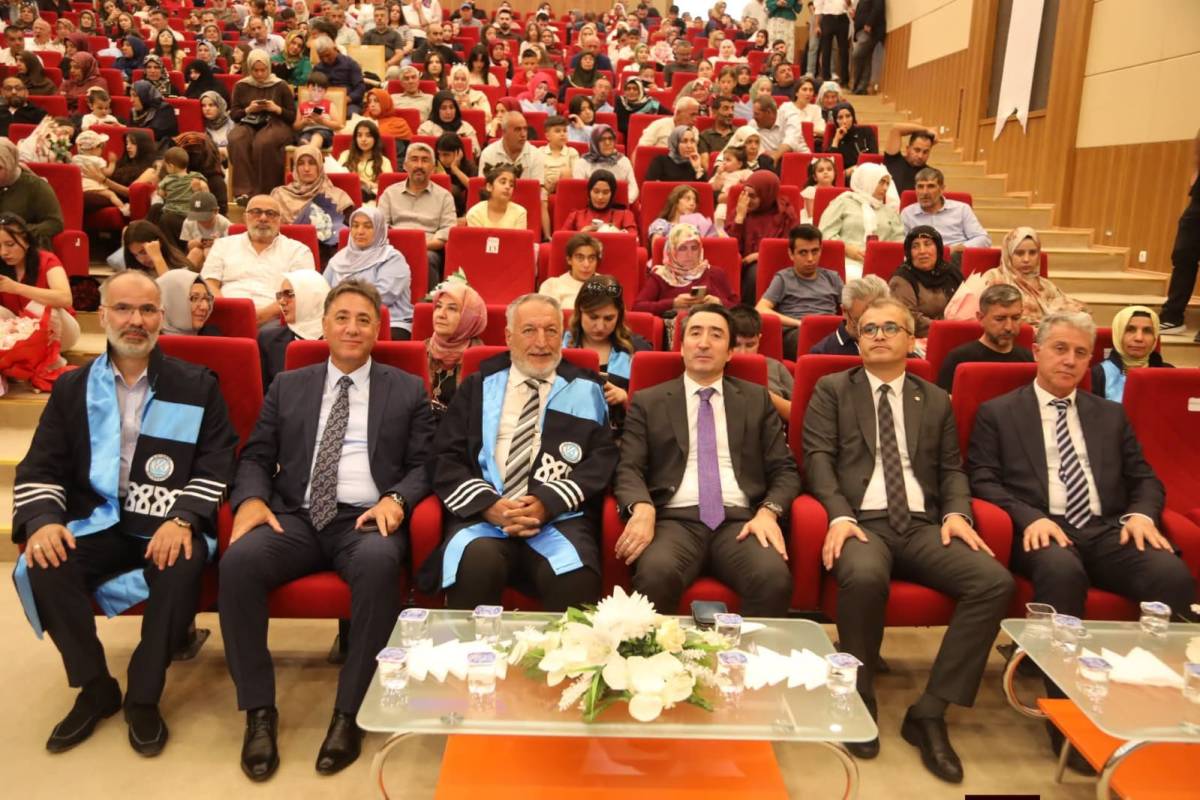 KAYÜ-DEVELİ İLAHİYAT FAKÜLTESİ İLK MEZUNLARINI VERDİ