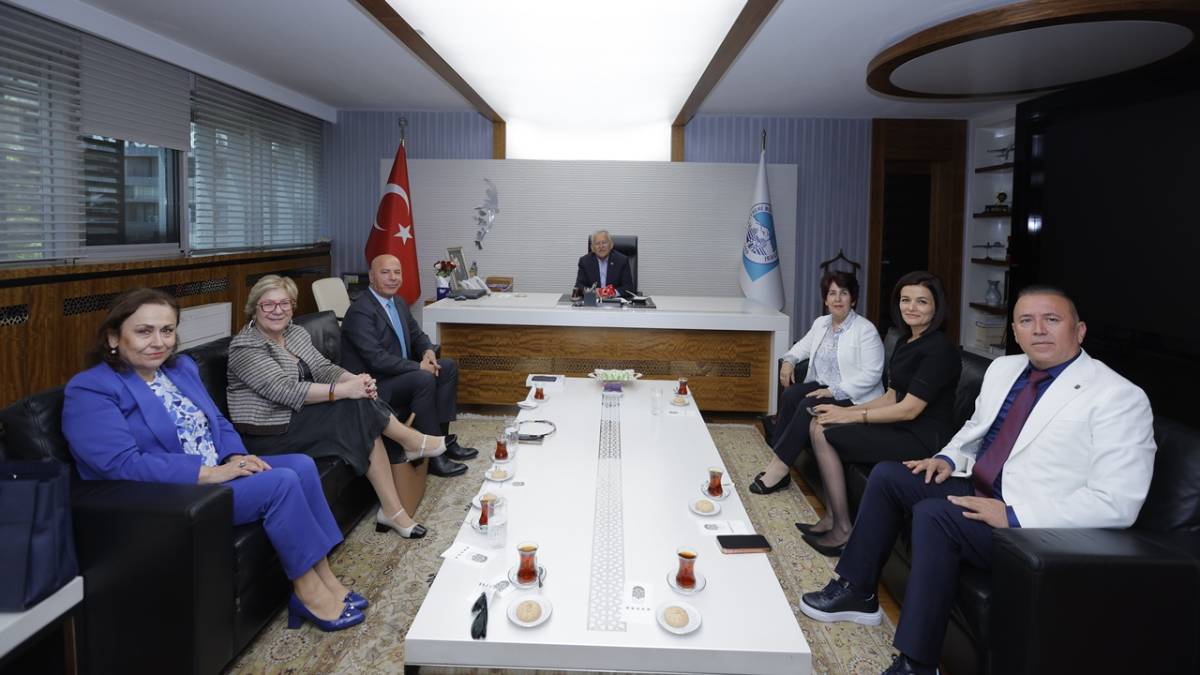 BÜYÜKKILIÇ, BAĞIMLILIK ZİRVESİ’NE KATILDI