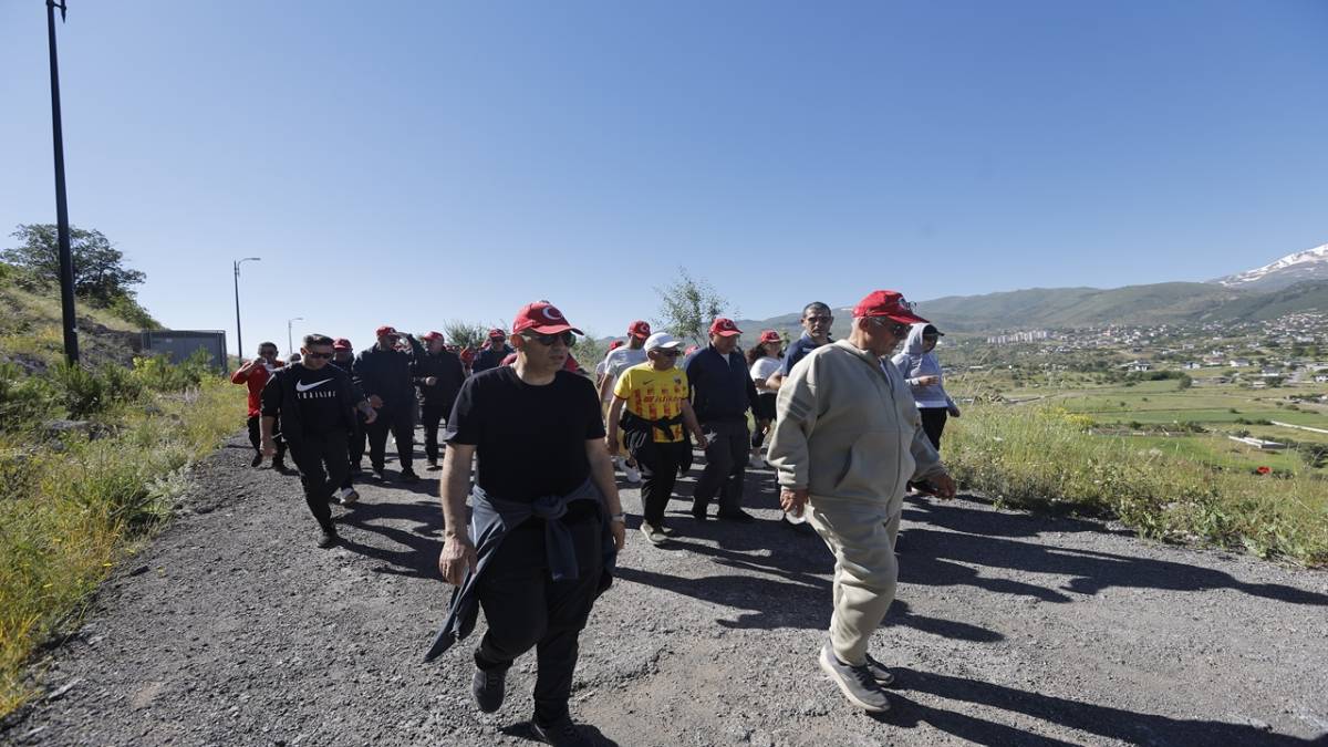 BÜYÜKKILIÇ, DOĞA YÜRÜYÜŞÜNE KATILDI