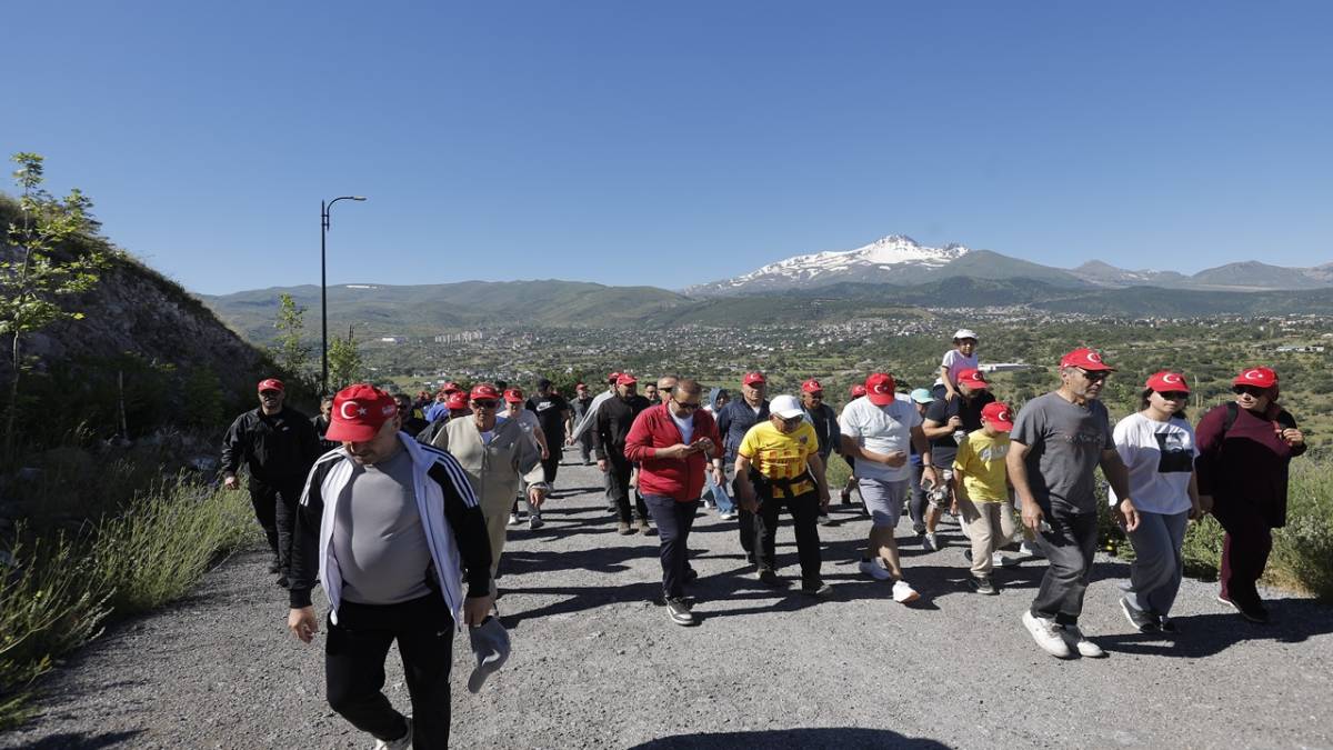 BÜYÜKKILIÇ, DOĞA YÜRÜYÜŞÜNE KATILDI