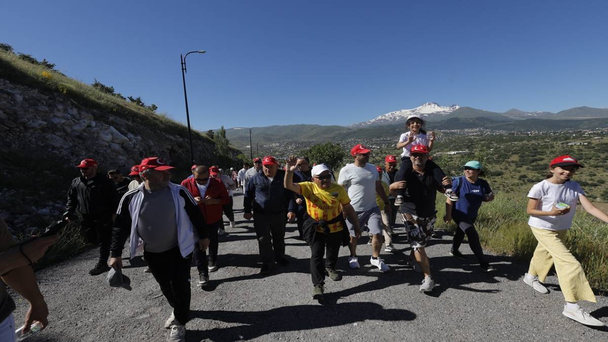 BÜYÜKKILIÇ, DOĞA YÜRÜYÜŞÜNE KATILDI