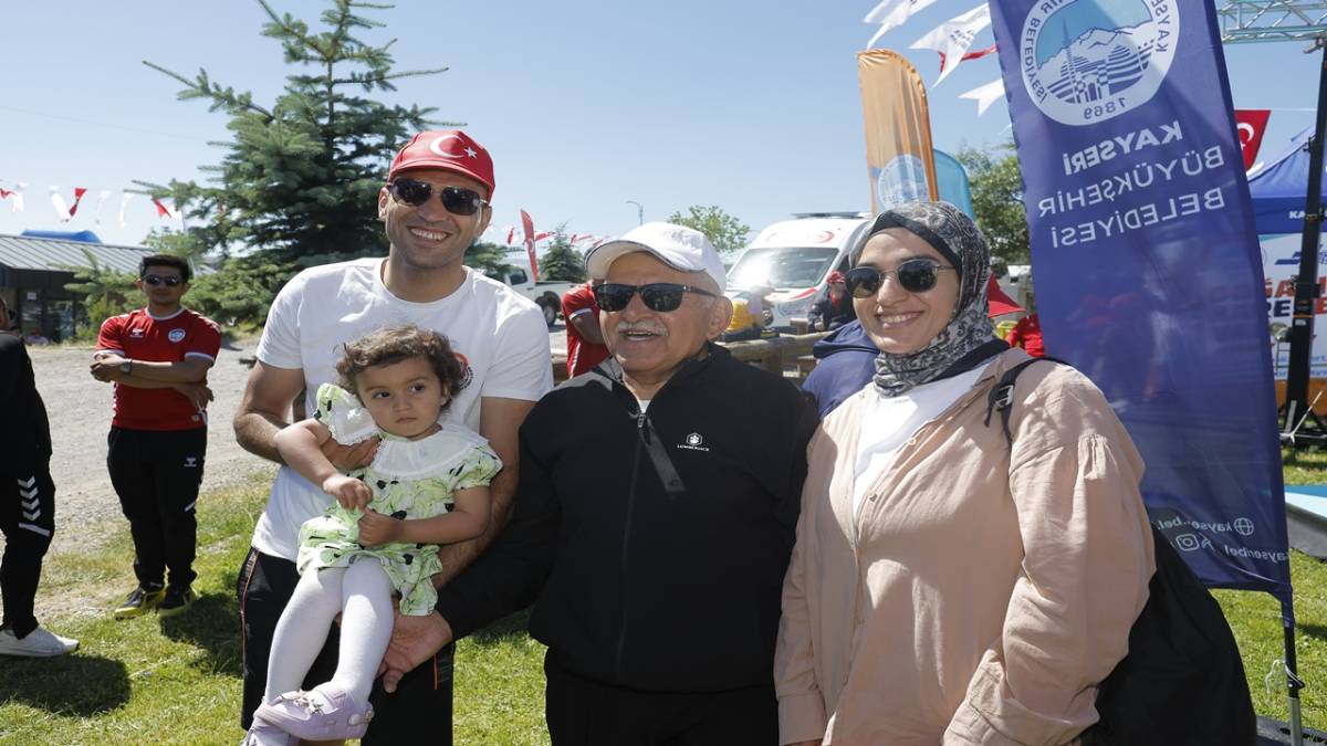 BÜYÜKKILIÇ, DOĞA YÜRÜYÜŞÜNE KATILDI
