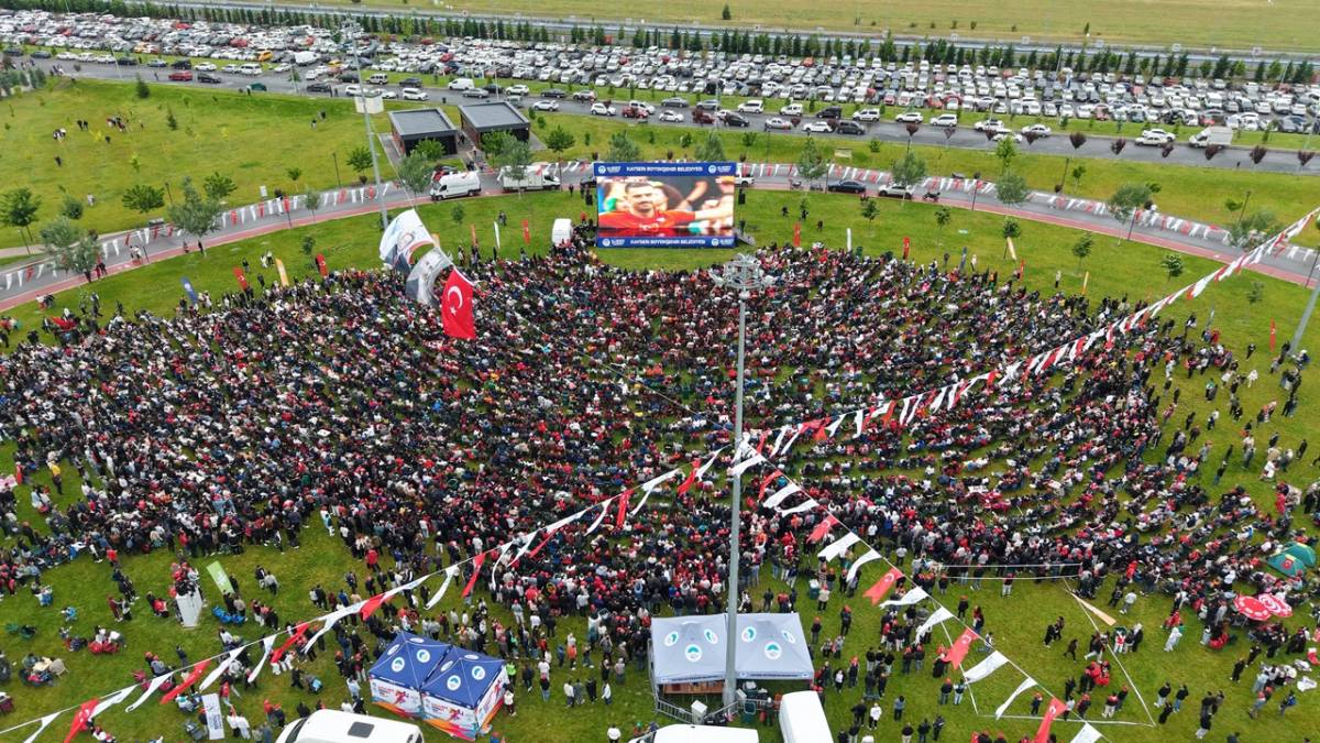 KAYSERİ, MİLLİ TAKIM İÇİN TEK YÜREK OLDU