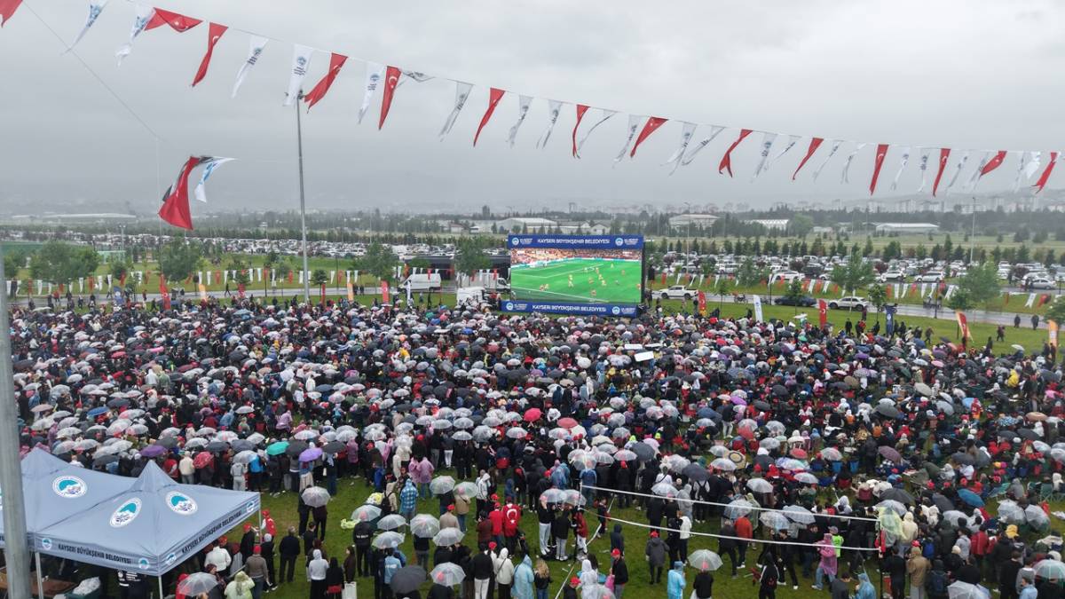 KAYSERİ, MİLLİ TAKIM İÇİN TEK YÜREK OLDU