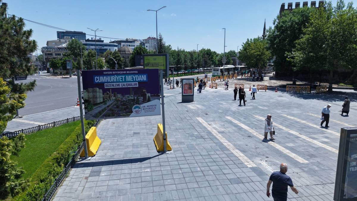 CUMHURİYET MEYDANI’NA TARİHİ DOKUNUŞ