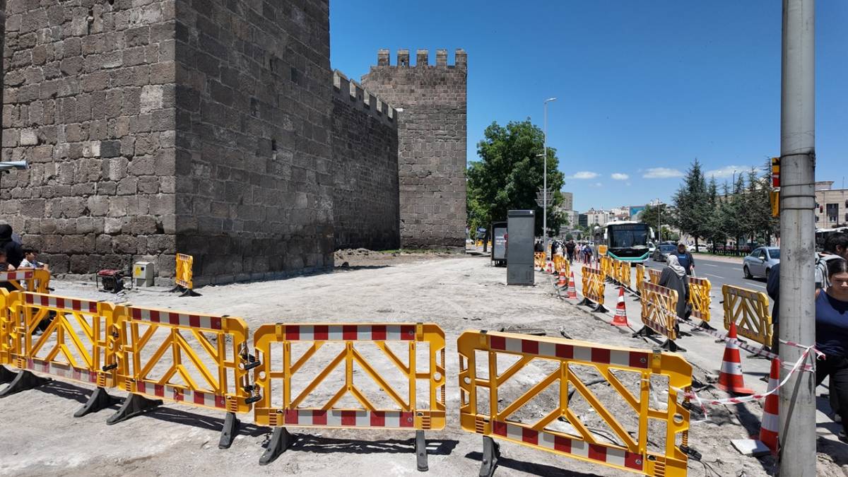 CUMHURİYET MEYDANI’NA TARİHİ DOKUNUŞ