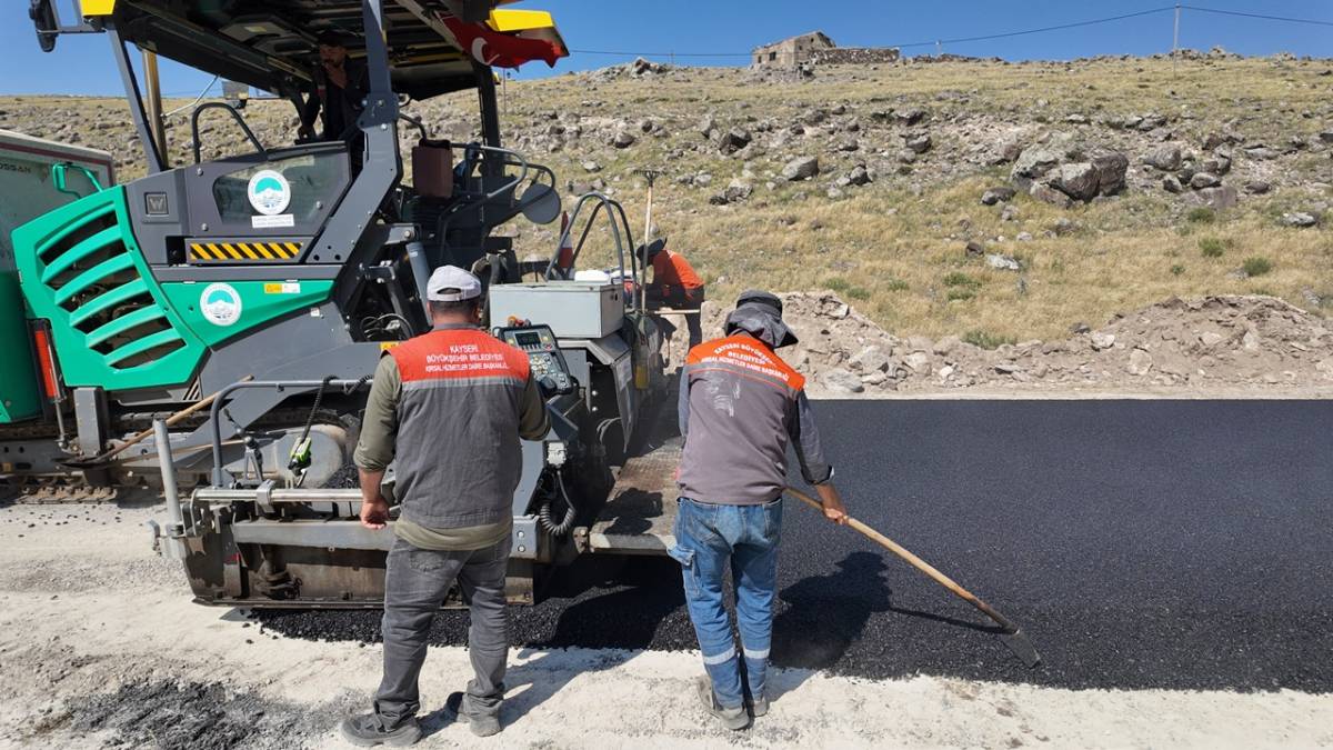 BÜYÜKŞEHİR’DEN 17,5 MİLYON TL’LİK SICAK ASFALT YATIRIMI