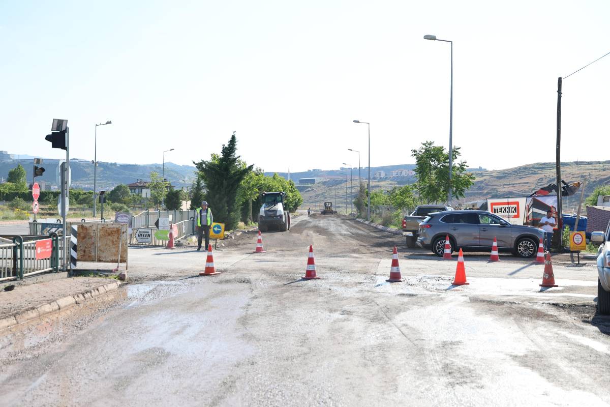 MELİKGAZİ BELEDİYESİ’NDEN ASFALT ATAĞI