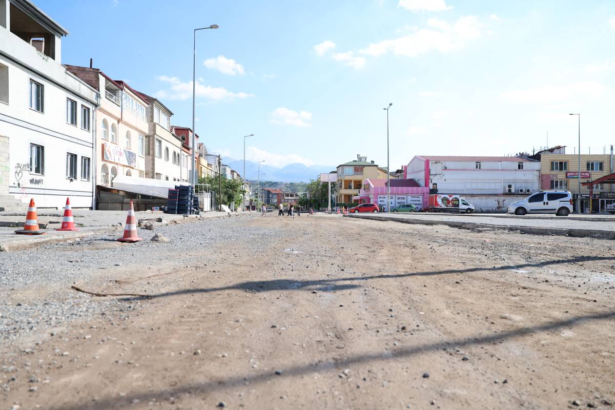 MELİKGAZİ BELEDİYESİ’NDEN ASFALT ATAĞI