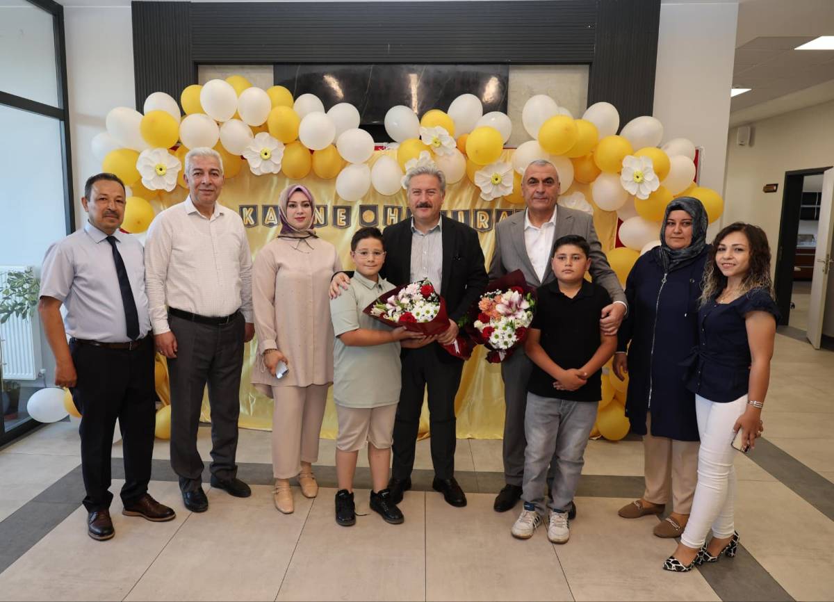 PALANCIOĞLU, ÖĞRENCİLERİN KARNE HEYECANINA ORTAK OLDU