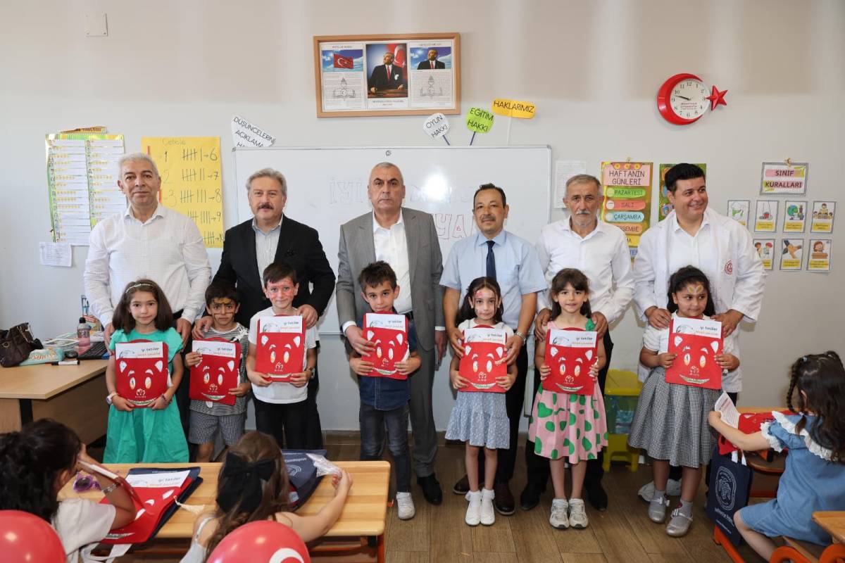 PALANCIOĞLU, ÖĞRENCİLERİN KARNE HEYECANINA ORTAK OLDU