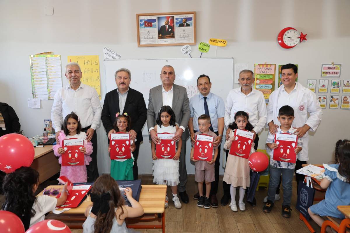 PALANCIOĞLU, ÖĞRENCİLERİN KARNE HEYECANINA ORTAK OLDU