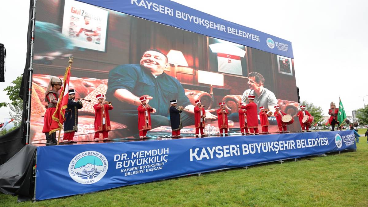 KAYSERİ, MİLLİ TAKIM İÇİN TEK YÜREK OLDU