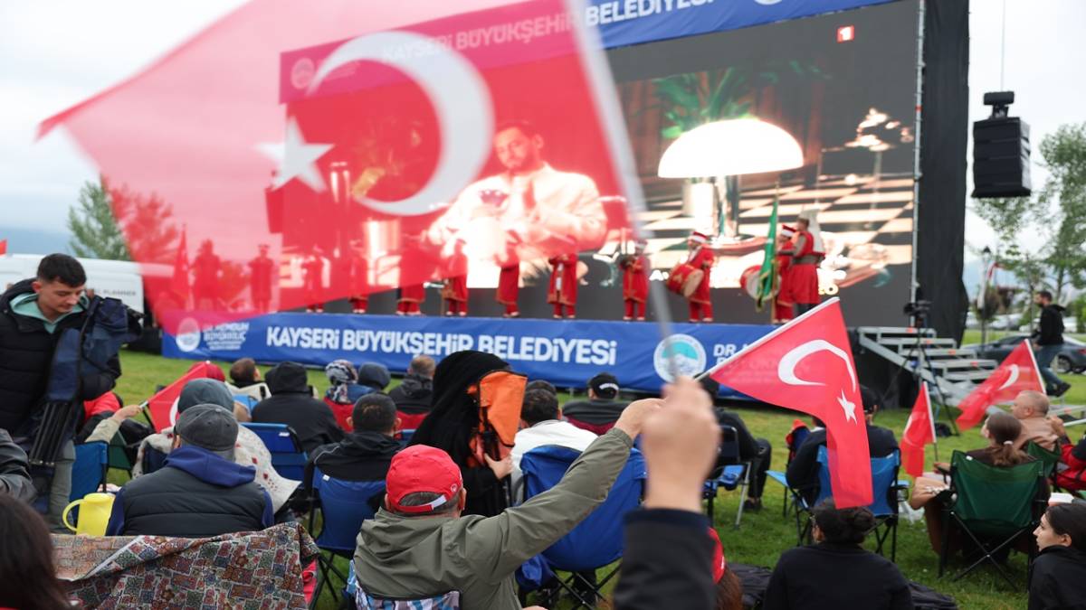 KAYSERİ, MİLLİ TAKIM İÇİN TEK YÜREK OLDU