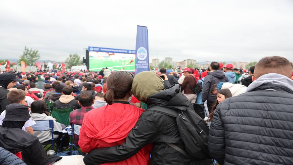 KAYSERİ, MİLLİ TAKIM İÇİN TEK YÜREK OLDU