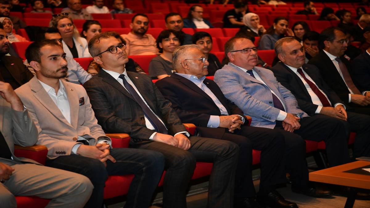 BÜYÜKKILIÇ, BAĞIMLILIK ZİRVESİ’NE KATILDI