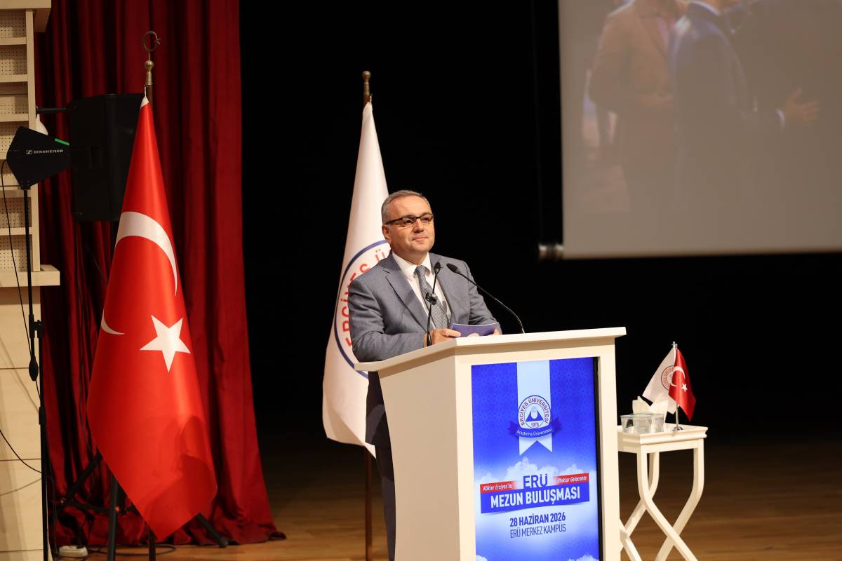 ERÜ MEZUNLARI YENİDEN KAMPÜSTE BİR ARAYA GELDİ