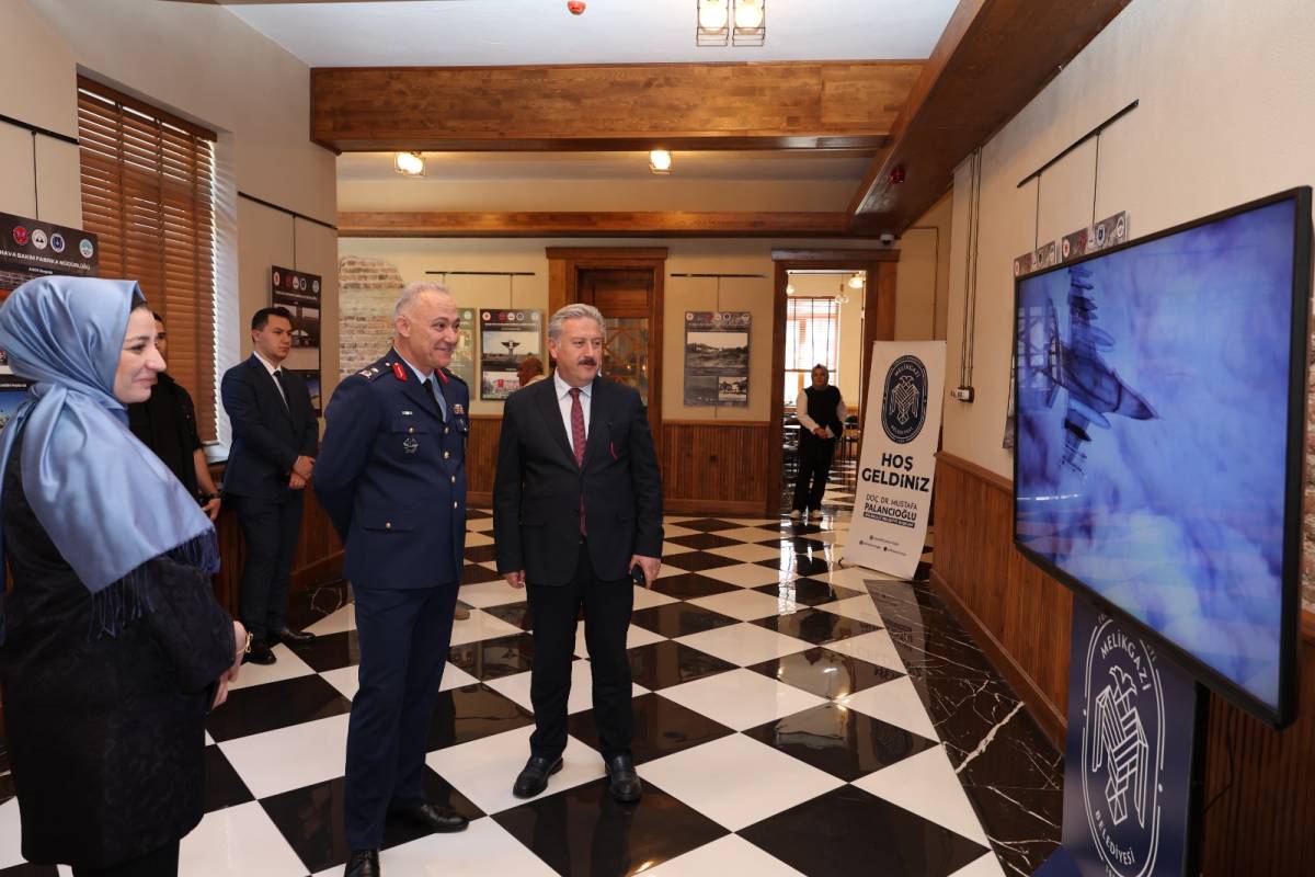 2. HAVA BAKIM FABRİKA MÜDÜRLÜĞÜ 100. YIL RESİM SERGİSİ AÇILDI