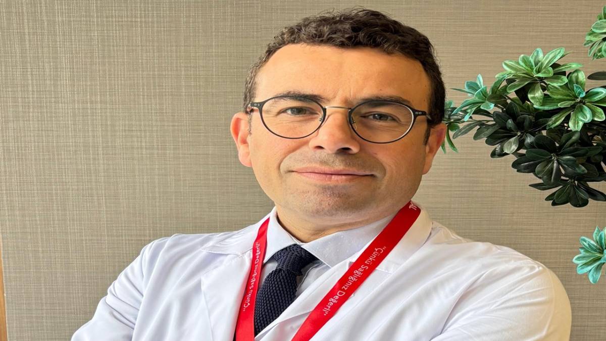 BACAKLARDAKİ BELİRGİN MAVİ DAMAR GÖRÜNÜMÜNE DİKKAT!