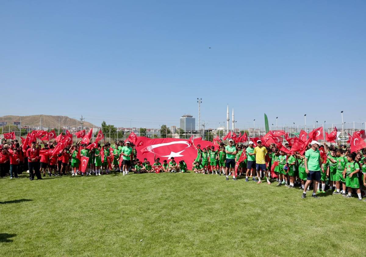 KAYSERİ ŞEKER YAZ OKULU 14. KEZ KAPILARINI AÇTI
