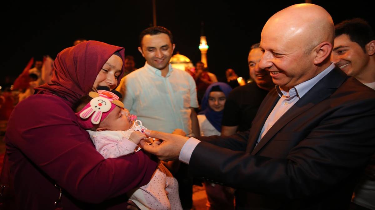 “15 TEMMUZ, DİRİLİŞİN VE DİRENİŞİN ADIDIR”