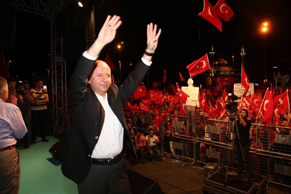 “15 TEMMUZ, DİRİLİŞİN VE DİRENİŞİN ADIDIR”