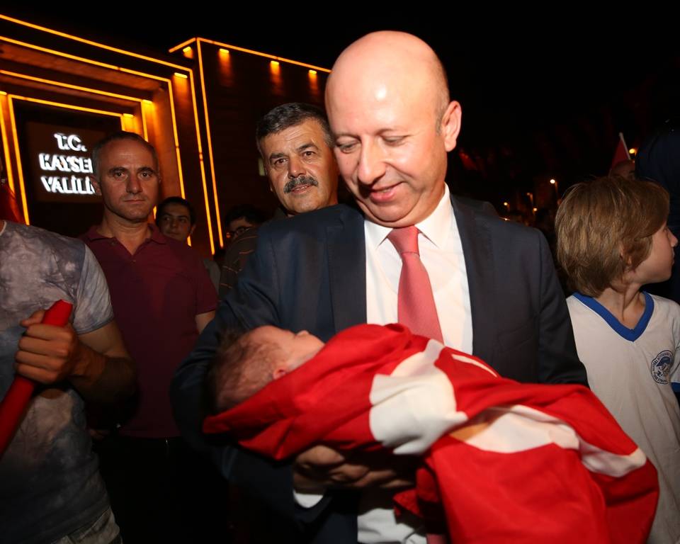 “15 TEMMUZ, DİRİLİŞİN VE DİRENİŞİN ADIDIR”