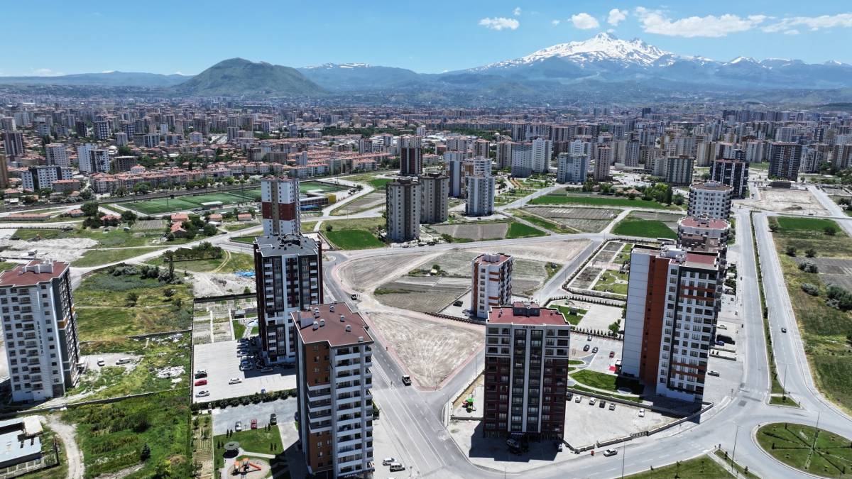 ÇOLAKBAYRAKDAR: “HER YENİ PARK, ŞEHRİMİZE KAZANDIRILAN YENİ BİR NEFESTİR”