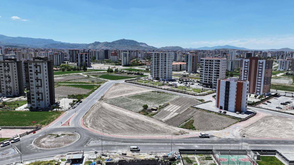 ÇOLAKBAYRAKDAR: “HER YENİ PARK, ŞEHRİMİZE KAZANDIRILAN YENİ BİR NEFESTİR”