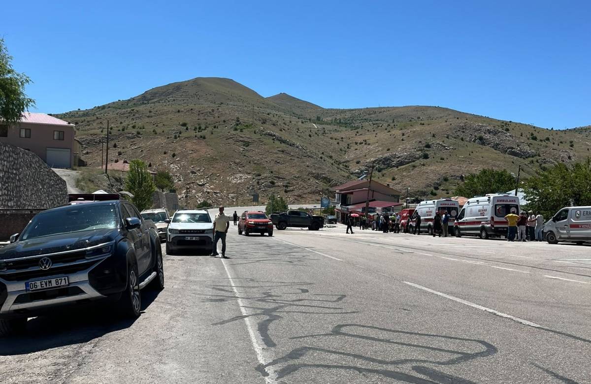 MALATYA'DA İKİ PİKAP ÇARPIŞTI: 3 YARALI