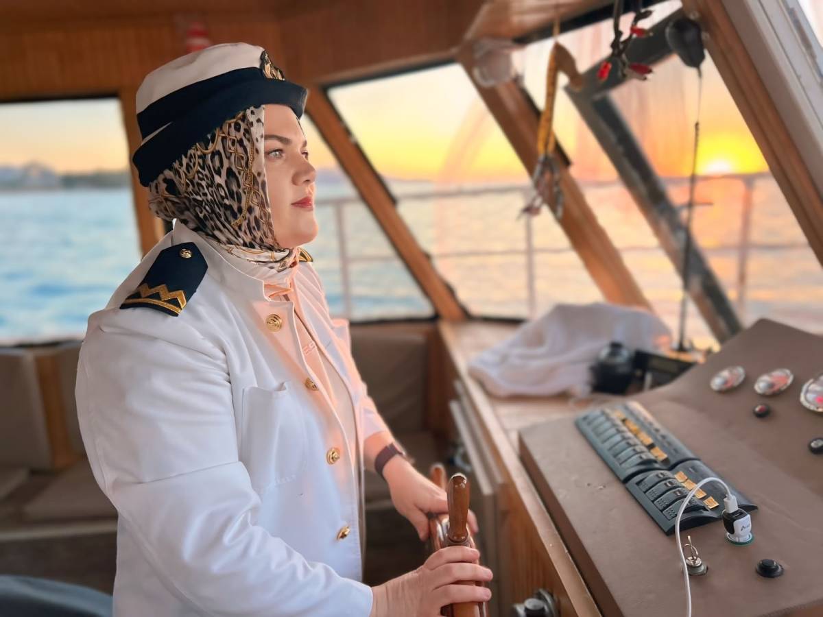 VAN GÖLÜ'NÜN İLK KADIN KAPTANI