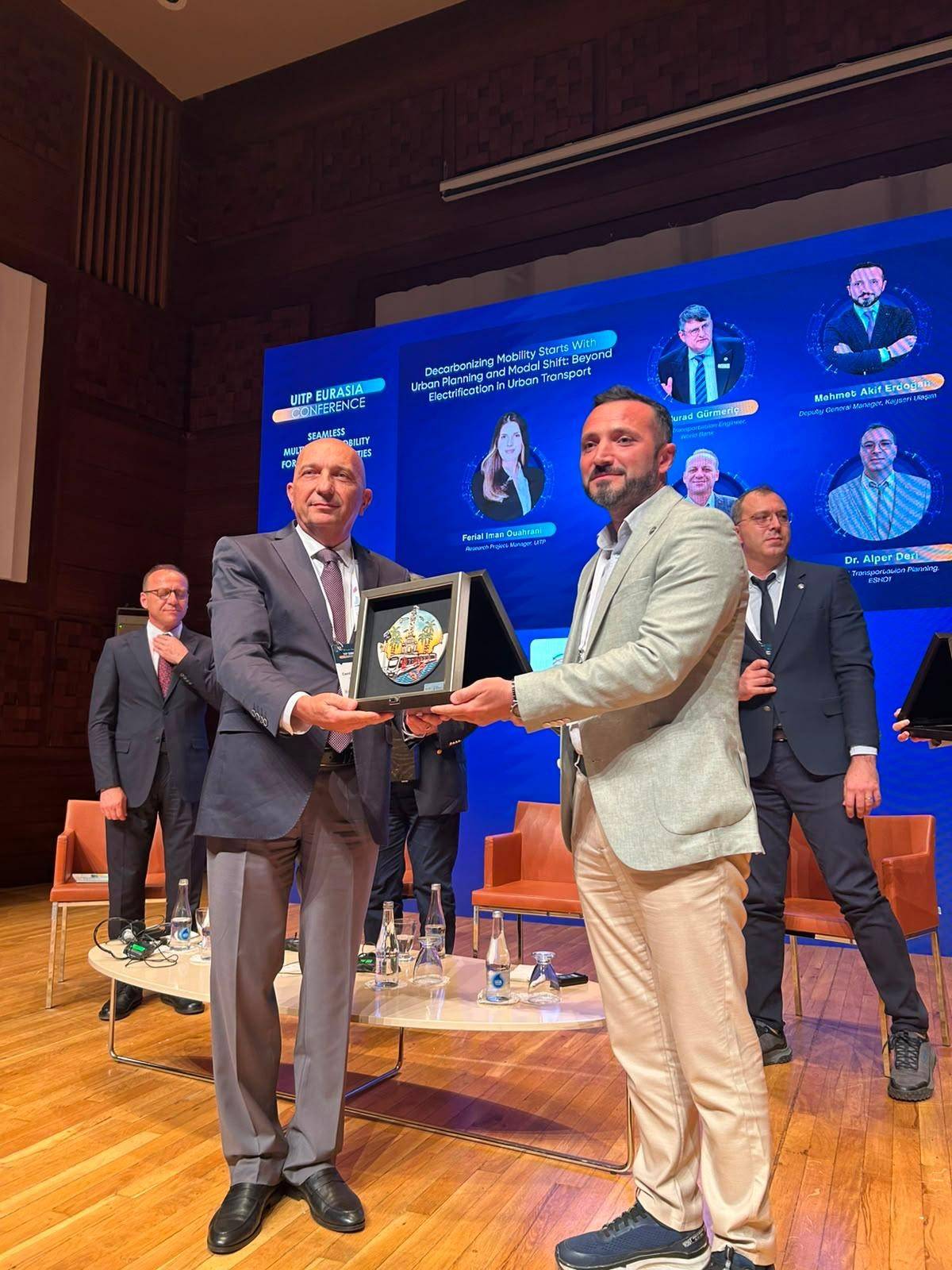 KAYSERİ’NİN DÜŞÜK KARBONLU ULAŞIM VİZYONU UITP KONFERANSI’NDA İLGİ GÖRDÜ