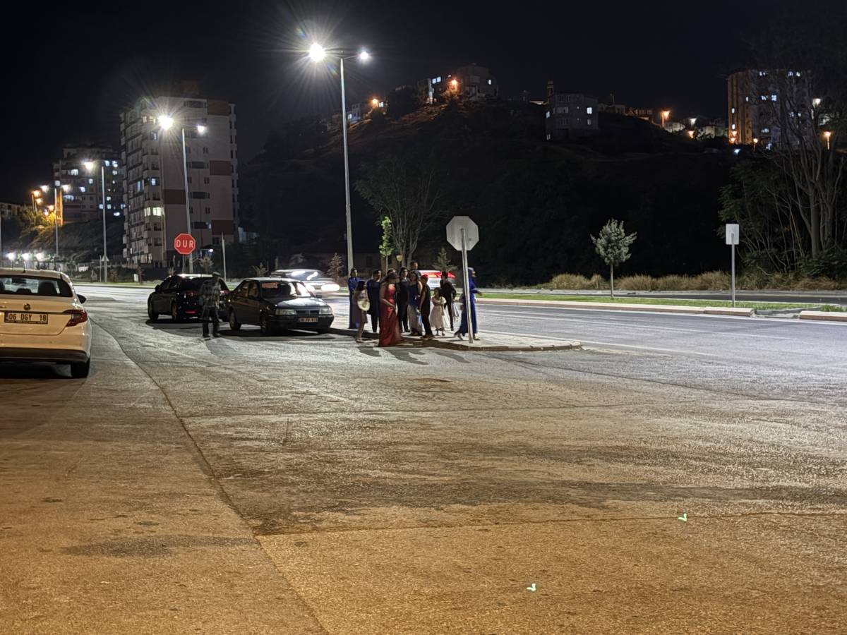 DÜĞÜNDE BIÇAKLI KAVGA