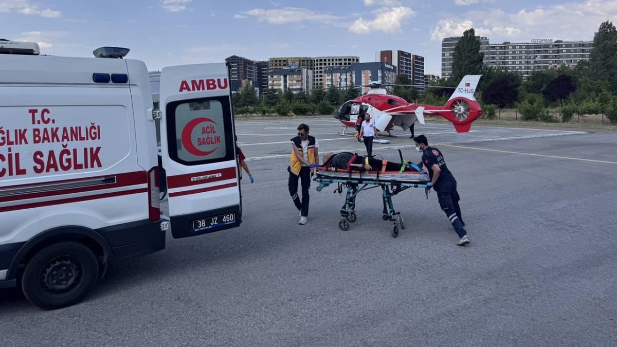 AMBULANS HELİKOPTER BEYİN KANAMASI GEÇİREN HASTA İÇİN HAVALANDI