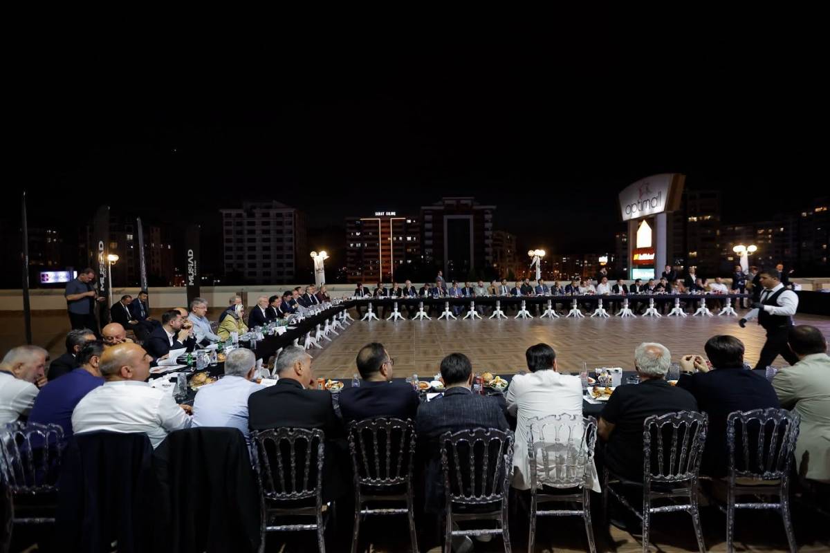 BÜYÜKKILIÇ, SANAYİCİLERLE BİR ARAYA GELDİ