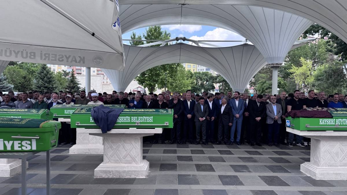 MEHMET ARAR'IN BABASI TOPRAĞA VERİLDİ