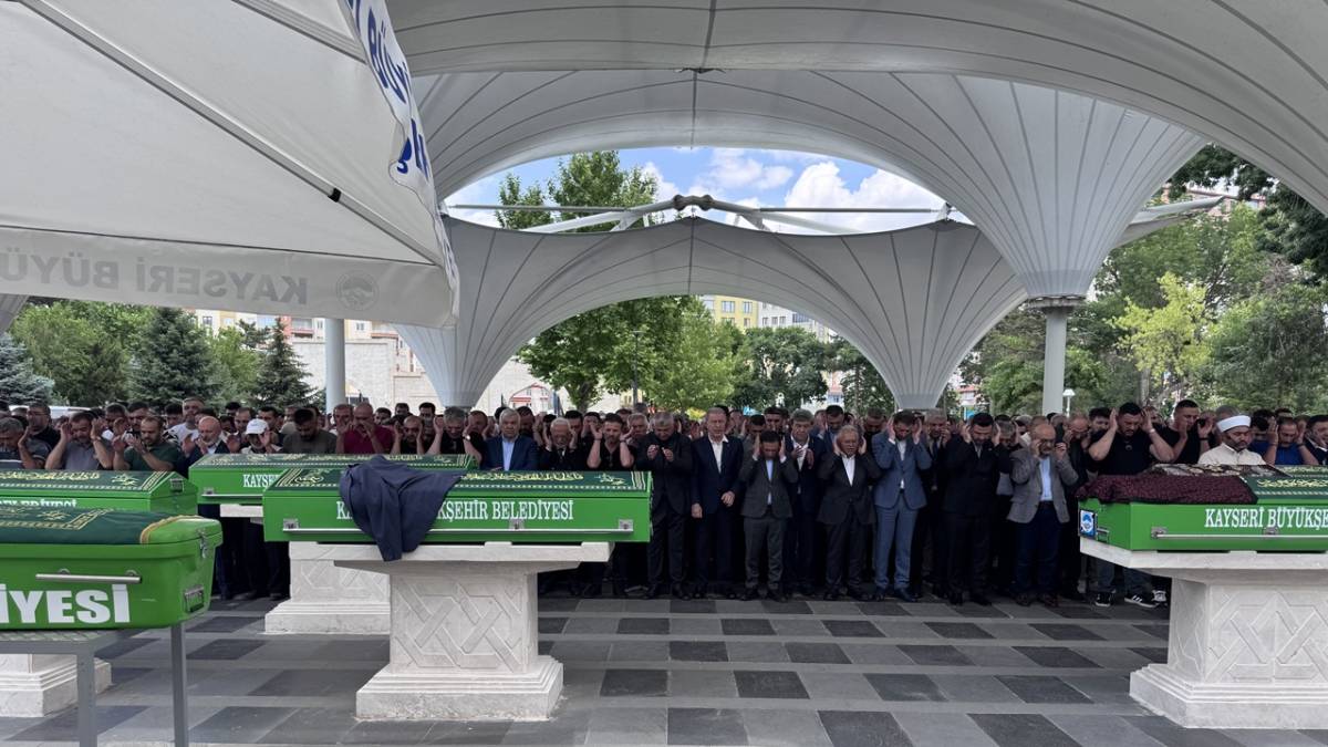 MEHMET ARAR'IN BABASI TOPRAĞA VERİLDİ