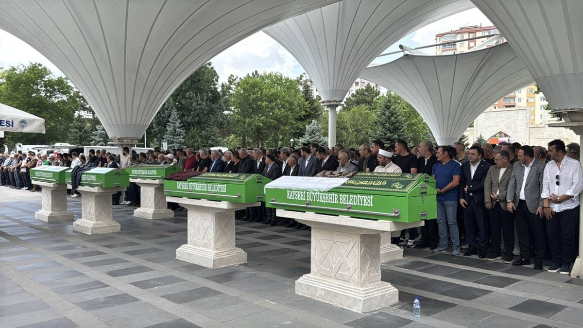 MEHMET ARAR'IN BABASI TOPRAĞA VERİLDİ