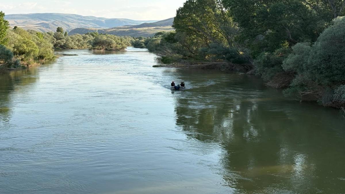 ÇOCUK KURTARILDI, BABA KAYBOLDU