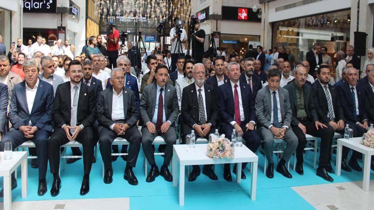 KUMSMALL AVM'DE 24 YENİ MAĞAZA AÇILDI