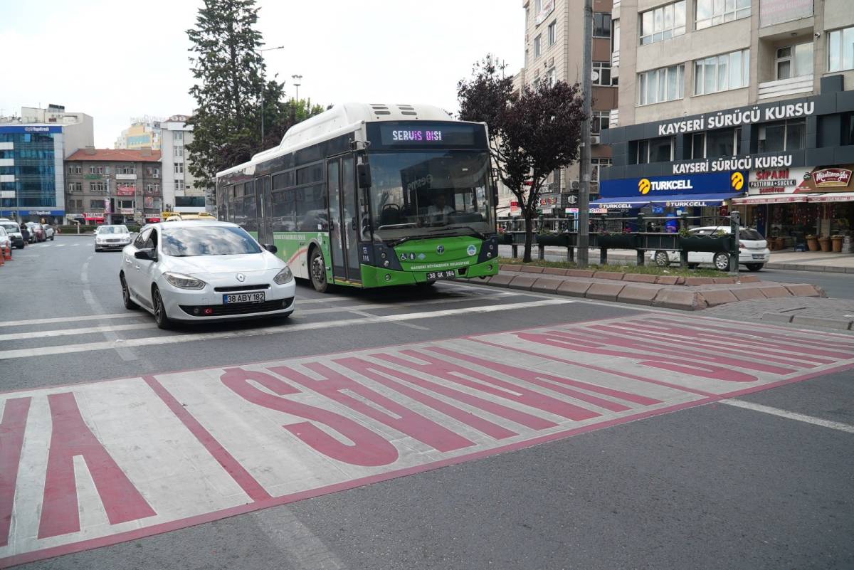 UKOME’DEN İNÖNÜ BULVARI’NDA YAYA GEÇİDİ DÜZENLEMESİ