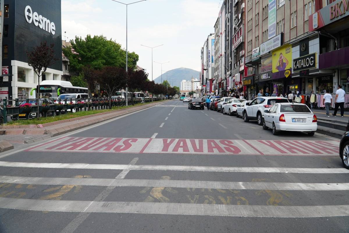 UKOME’DEN İNÖNÜ BULVARI’NDA YAYA GEÇİDİ DÜZENLEMESİ